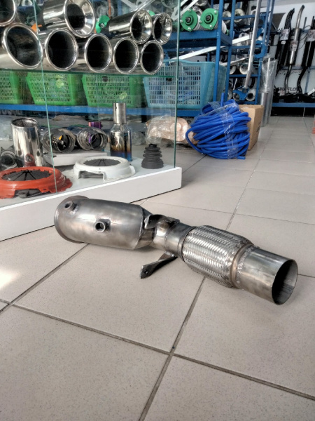 18328630246 приемная труба / даунпайп BMW F30 B48