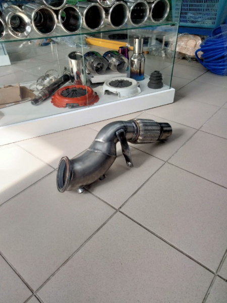 18328630246 приемная труба / даунпайп BMW F30 B48