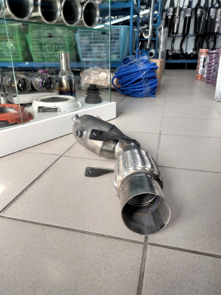 18328630246 приемная труба / даунпайп BMW F30 B48