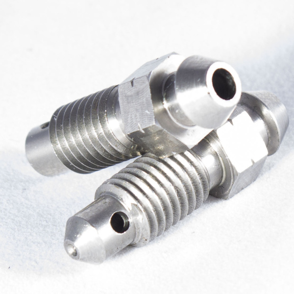 BNM7X100 Прокачной ниппель, M7 x 1.00 Metric, нержавеющая сталь