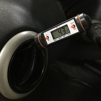 7. Тестирование работы системы. Для этого запускается двигатель авто. Охлаждающий прибор включается на максимальную мощность, на протяжении нескольких минут специалисты внимательно отслеживают функционирование механизма.